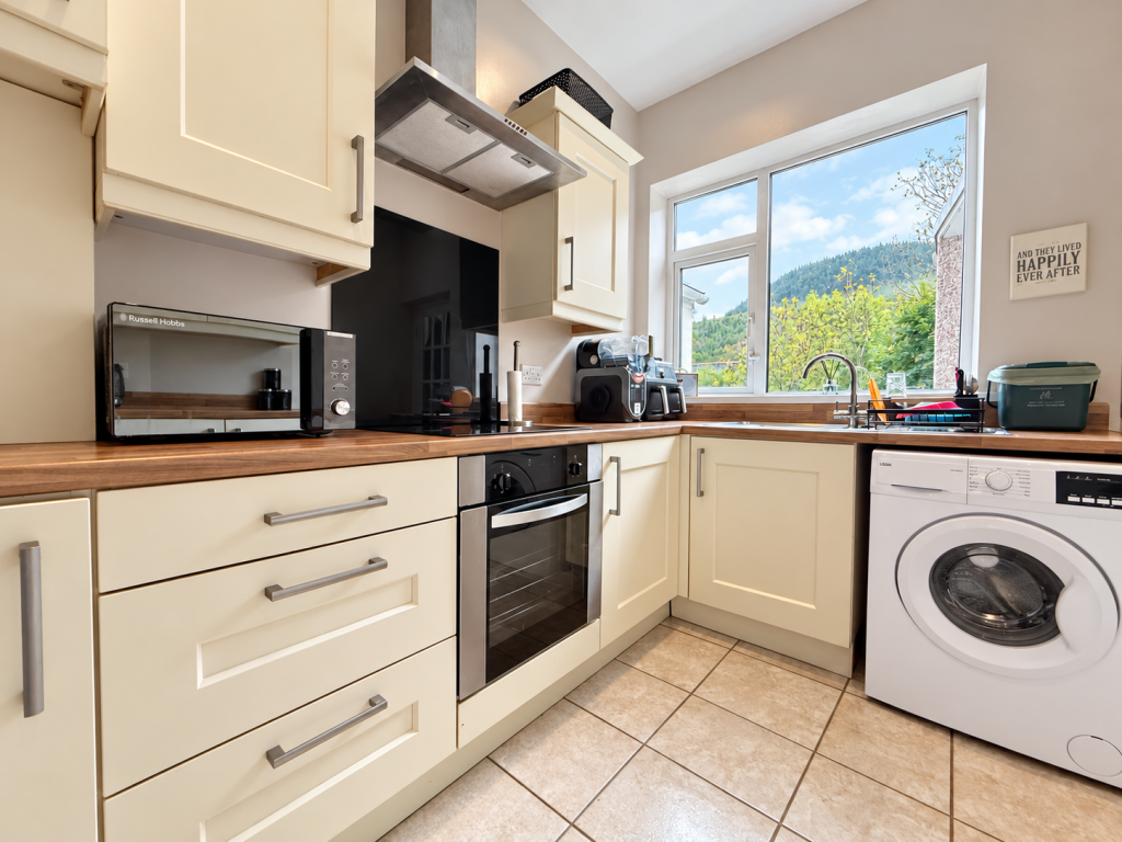 House in Aberdare, Aberaman South - More