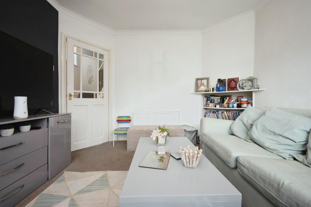 House in Aylesbury, Quarrendon - View 2