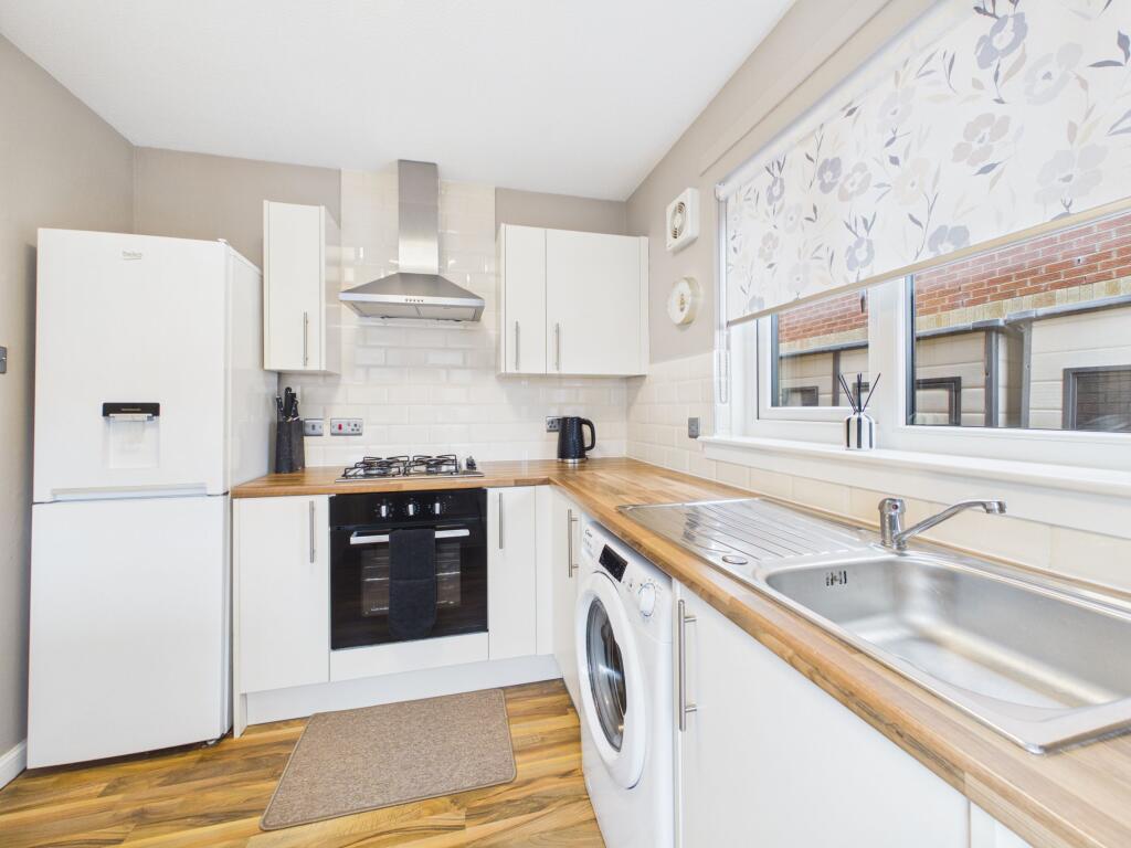 House in Newmains, Eastview, Cambusnethan - More