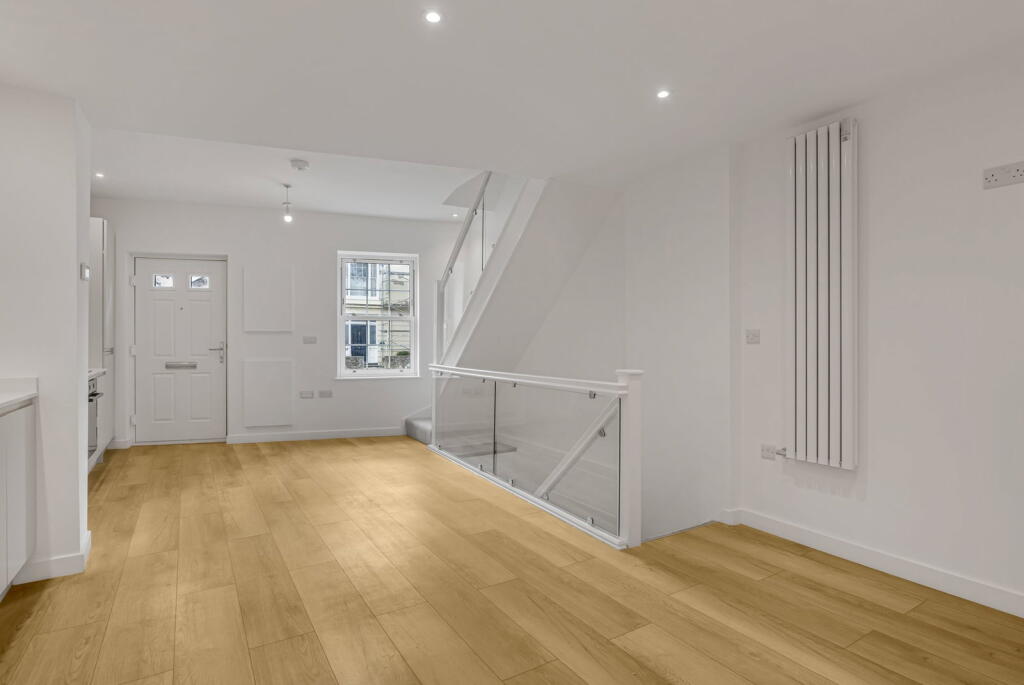 House in Gloucester - View 3