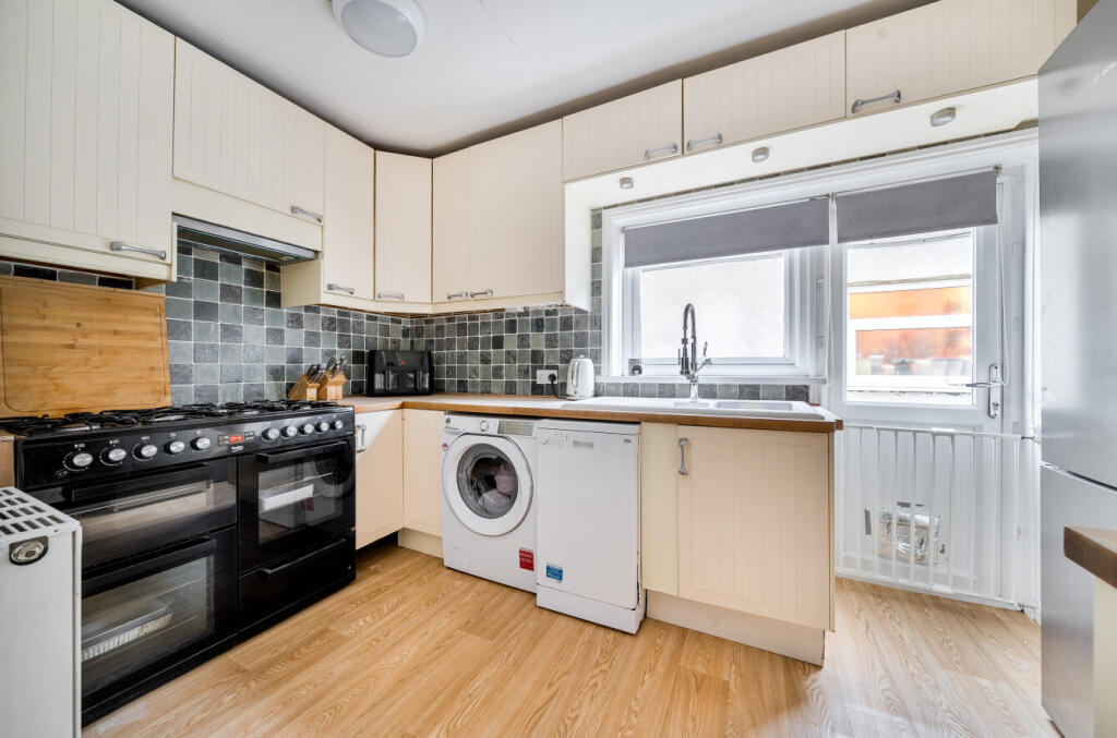Merton Avenue, Portchester, Hampshire, PO16 photo 4