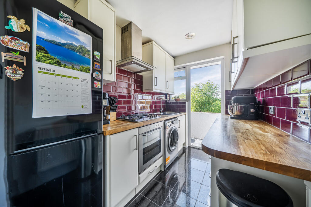 Apartment in Sutton - More