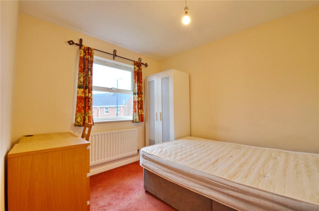 6 bedroom semi-detached house for rent
