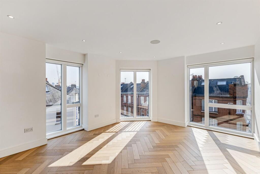 Main image of property: 100 New Kings Road, Fulham, SW6 4LU