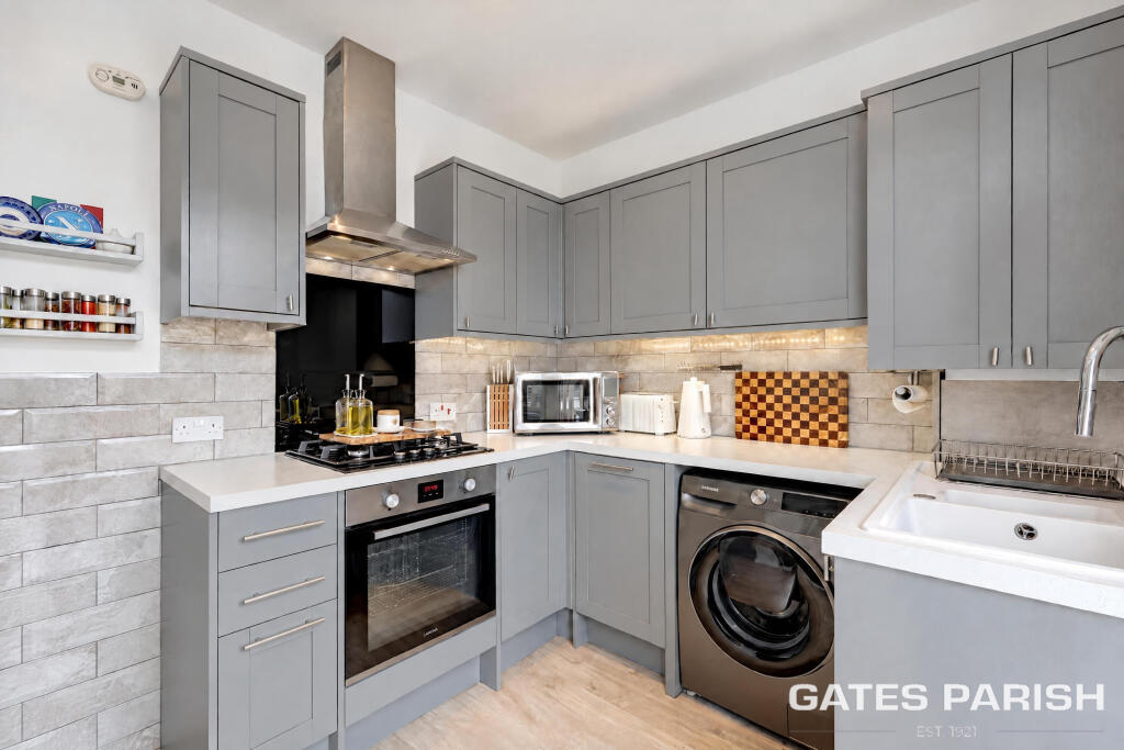 Apartment in Hornchurch, Gidea Park - View 4