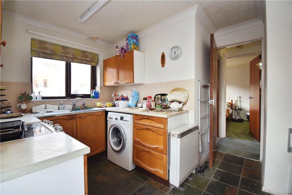 Greenwood Close, Romsey, Hampshire photo 4