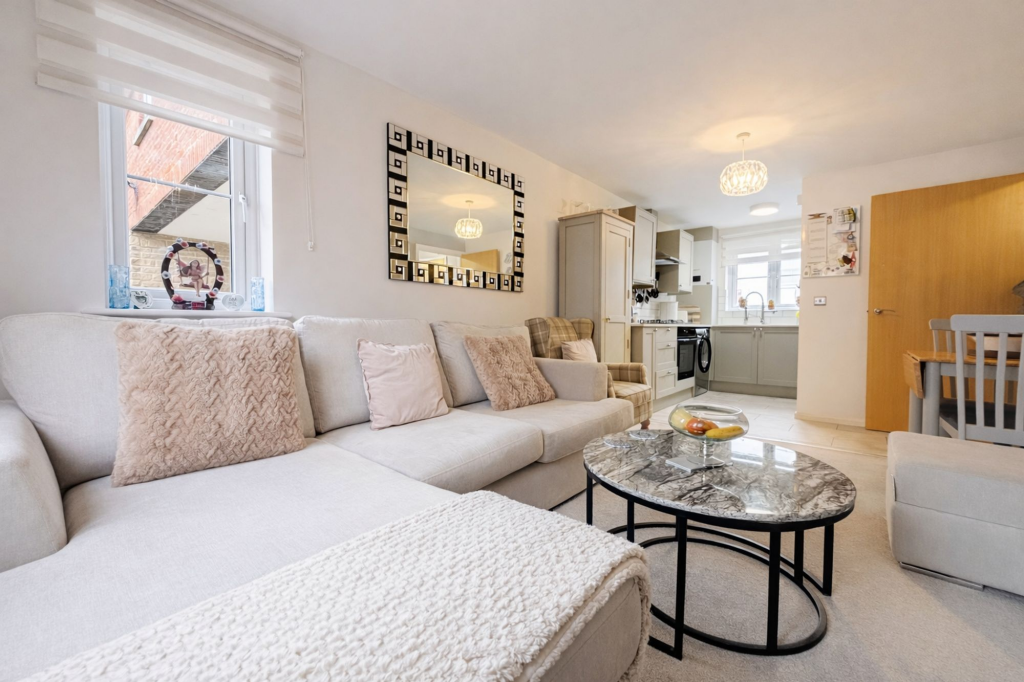Ermin Mews, Stratton St. Margaret, SN3 photo 4