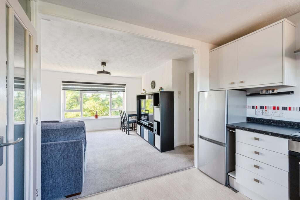 Apartment in Swindon, Corsham - More