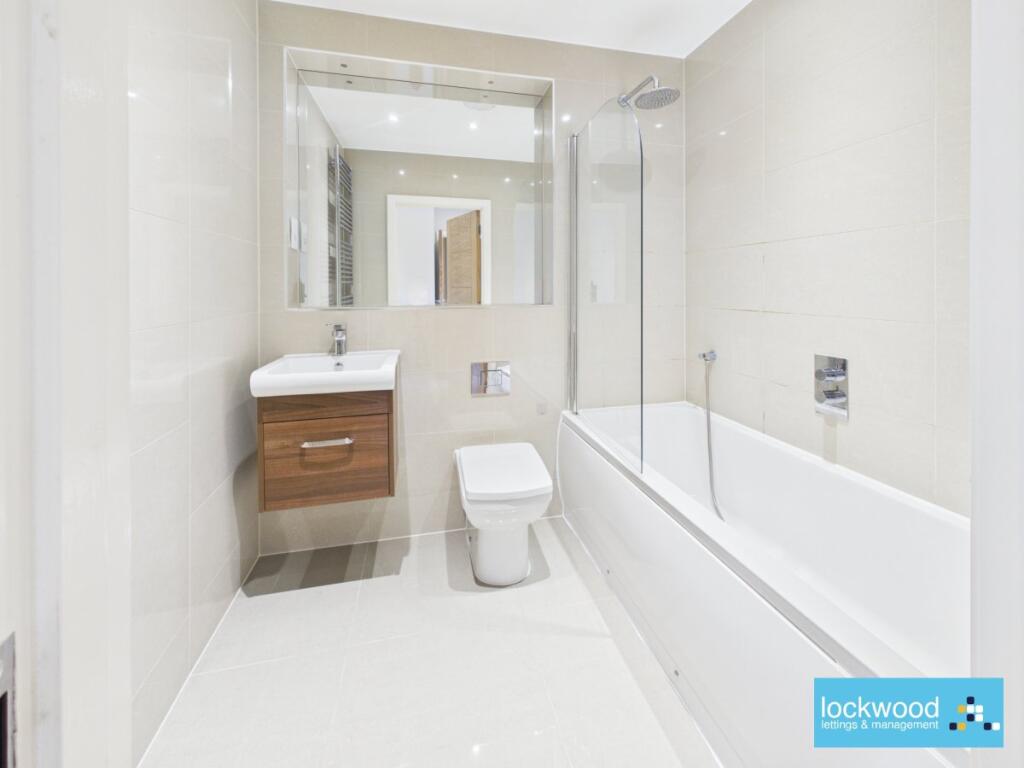 Apartment in Spelthorne, Surrey - View 5