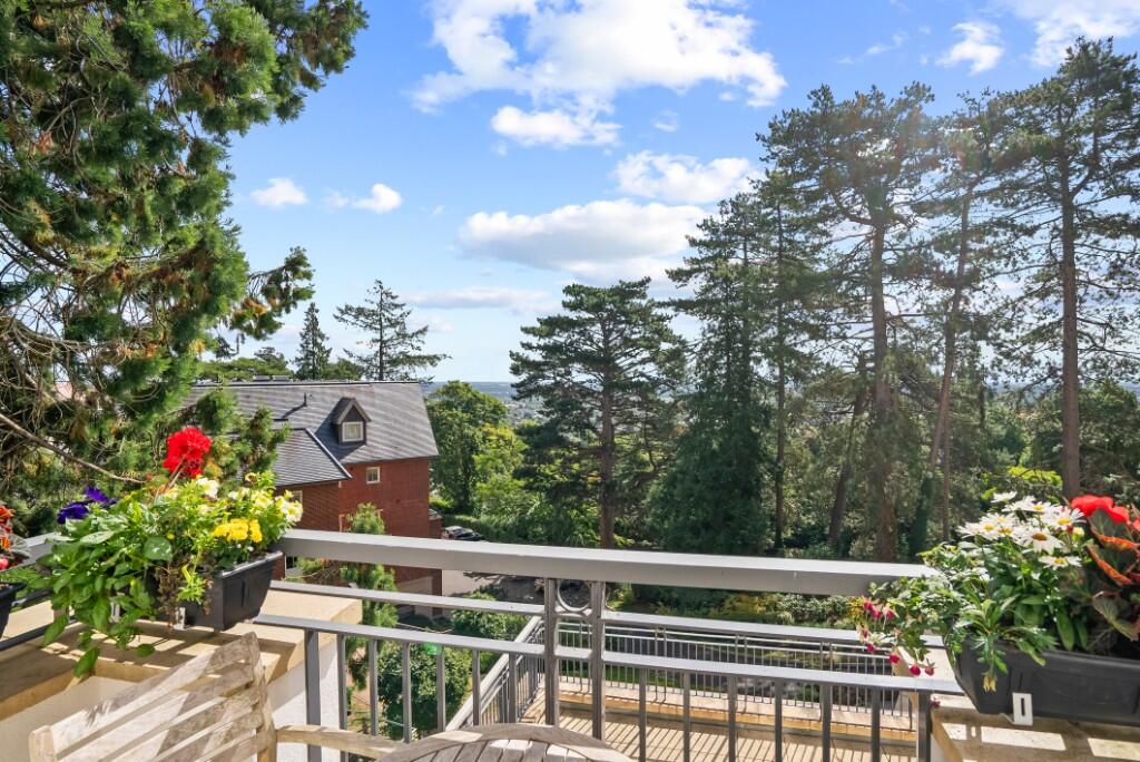Ellerslie Drive, Malvern, Worcestershire, WR14 photo 3