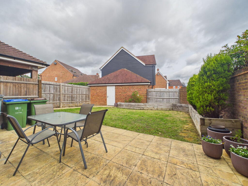 House in Horsham, Broadbridge Heath - View 4