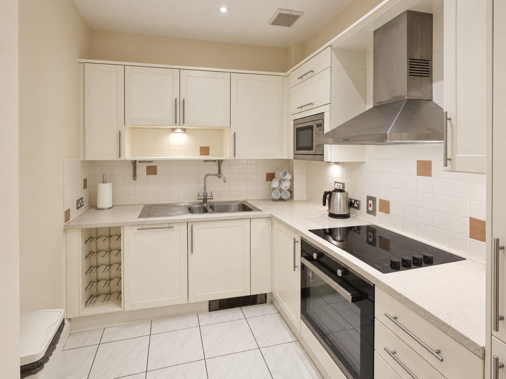 Apartment in Southampton, Ocean Village - View 5