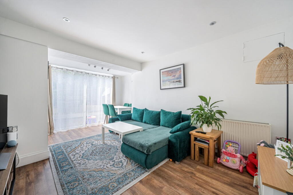 Apartment in Tunbridge Wells, Kent - View 5