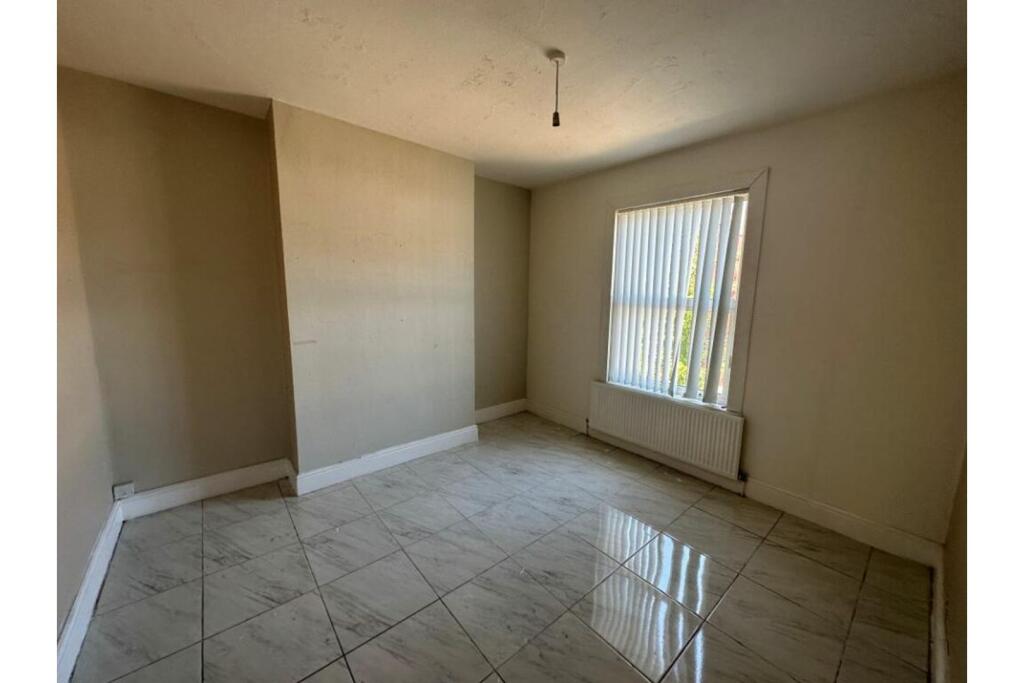 Waterloo Road, Smethwick, B66 photo 5