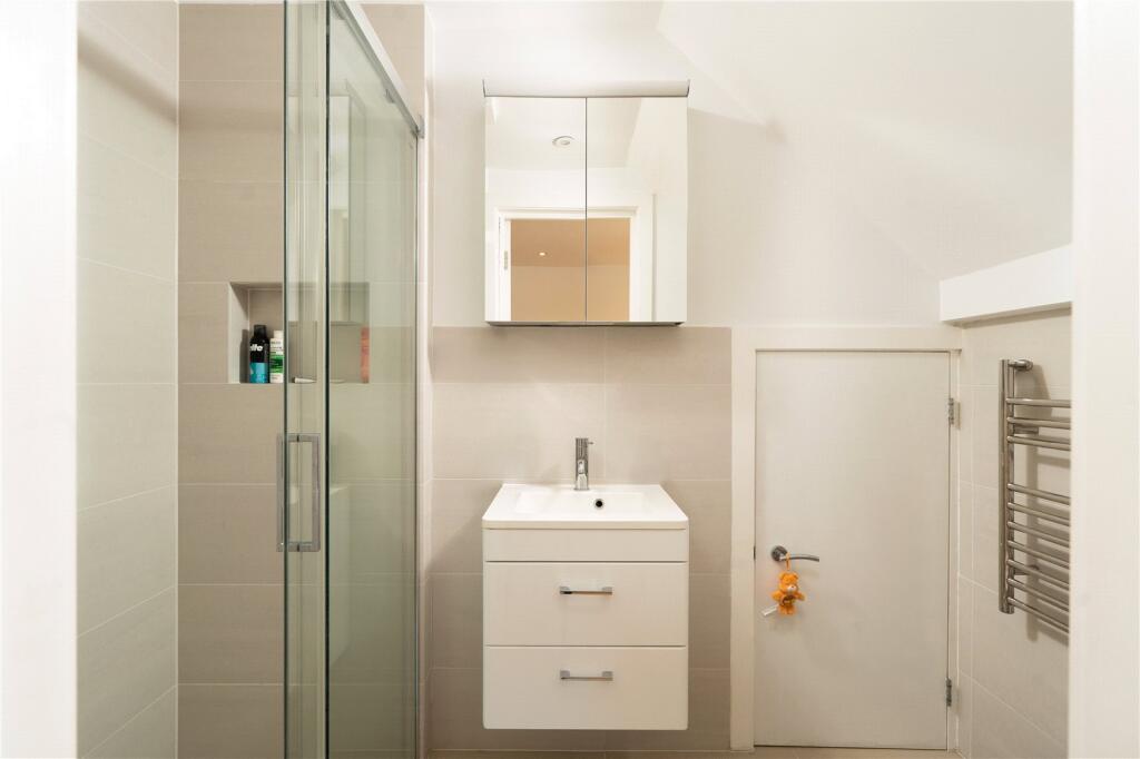 2 bedroom mews property for rent