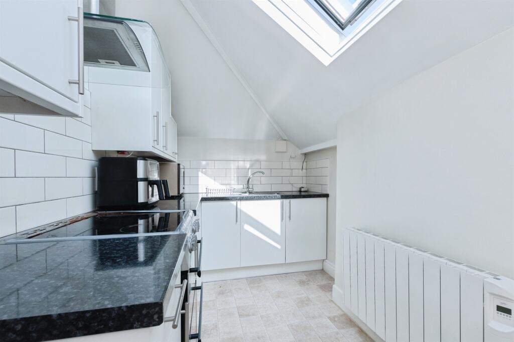 Holdenhurst Road, Bournemouth photo 5