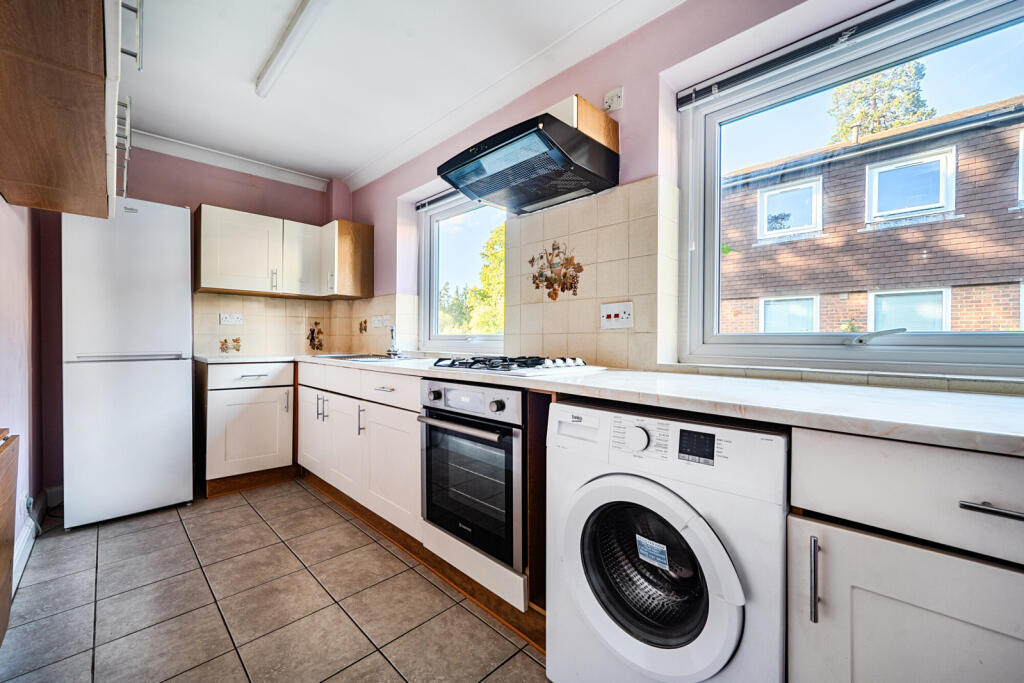Apartment in Slough - View 3