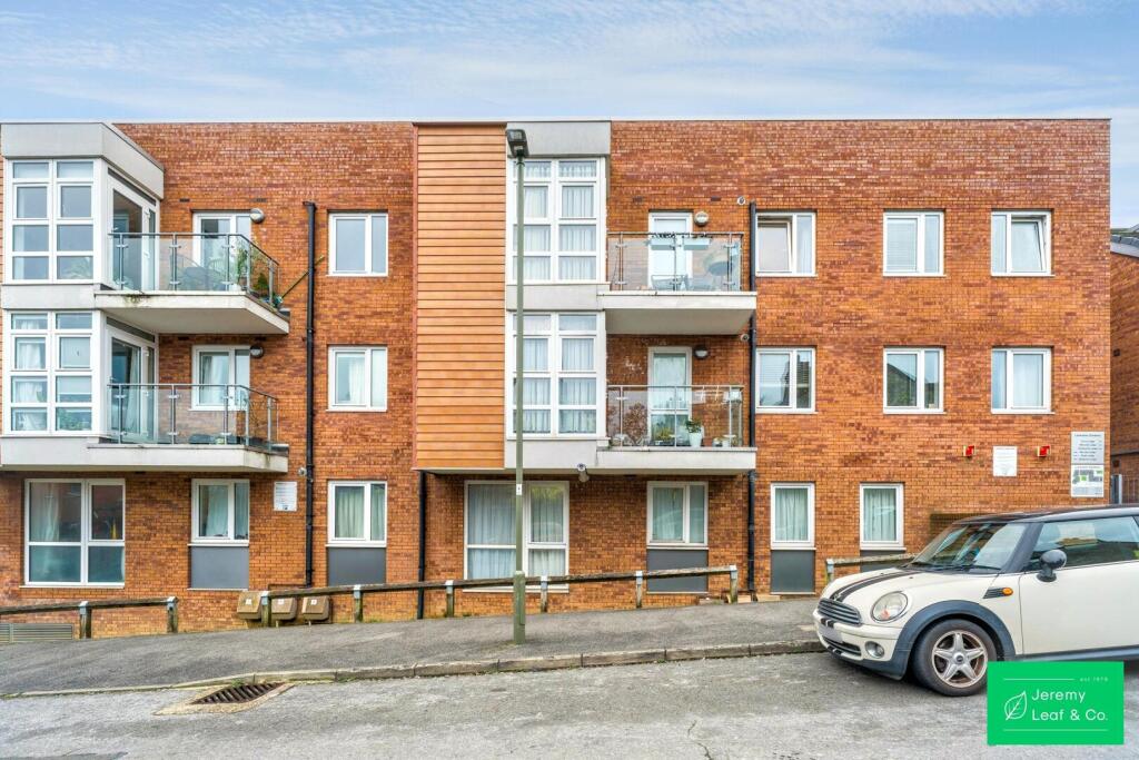 Main image of property: Lankaster Gardens, N2