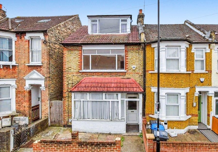 Main image of property: 17 Kynaston Road, Thornton Heath, Surrey, CR7 7AZ
