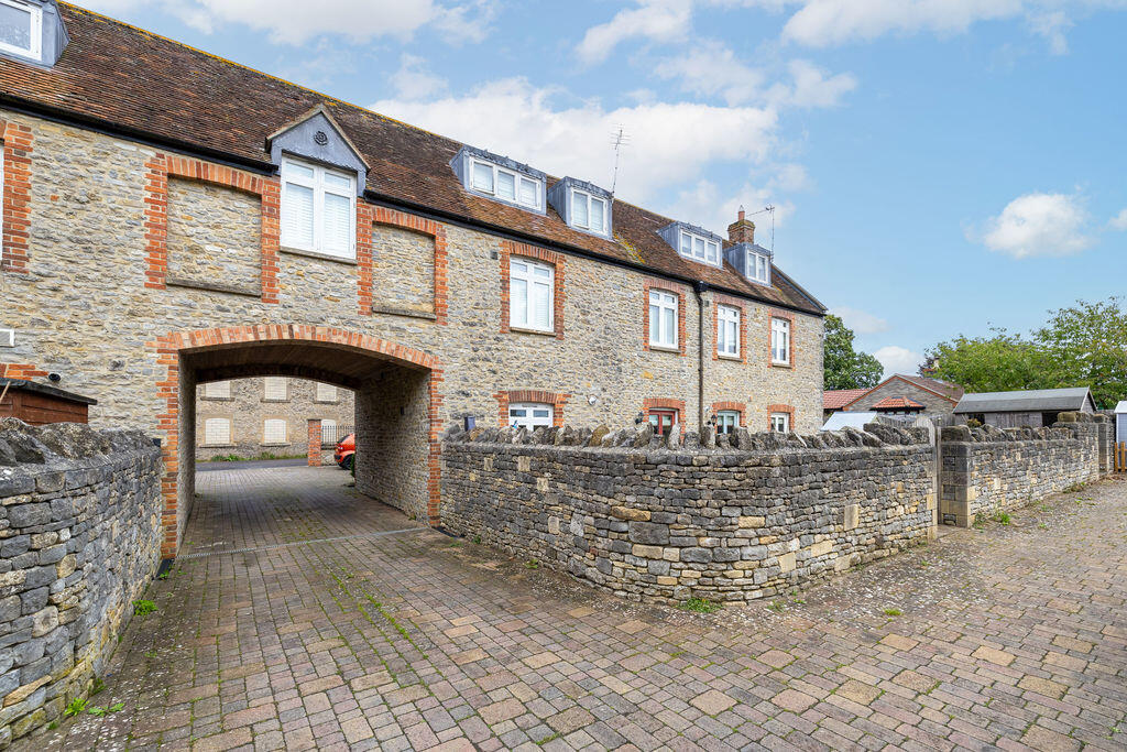 Additional image 3 of Stunning 3-bedroom Silk Mill Conversion In Evercreech