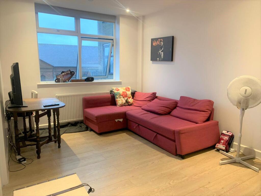 Apartment in Hemel Hempstead - View 3