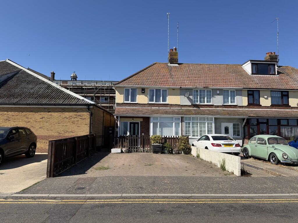 Main image of property: 92 Riverside Road, Gorleston, Great Yarmouth, Norfolk NR31 6PX