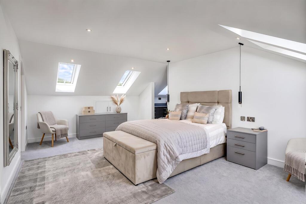 House in Kirklees, Towngate, Mirfield - View 4
