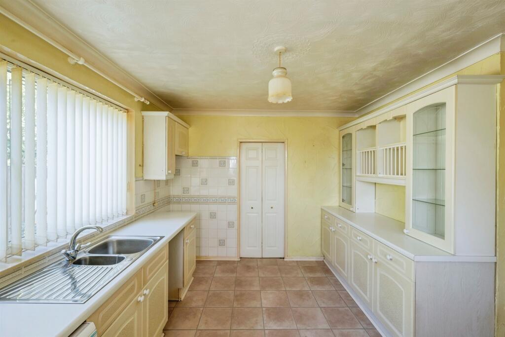 House in Doncaster, Rossington - More