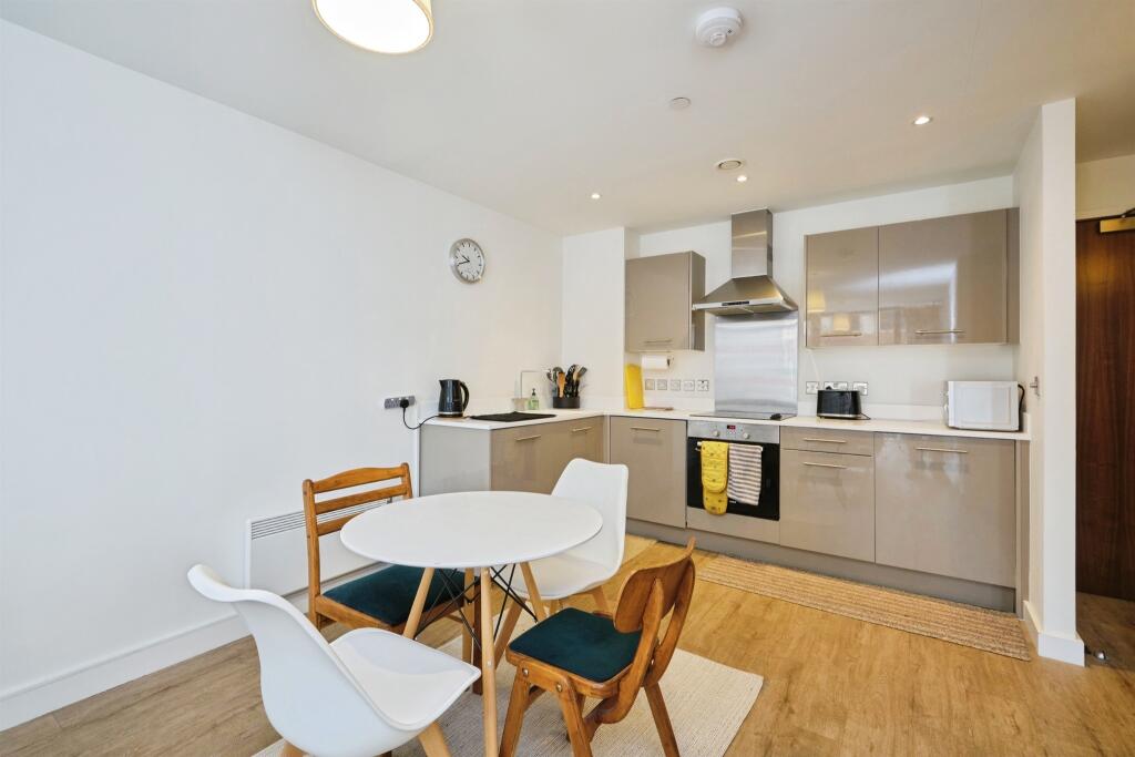 Apartment in Birmingham, West Midlands - View 4