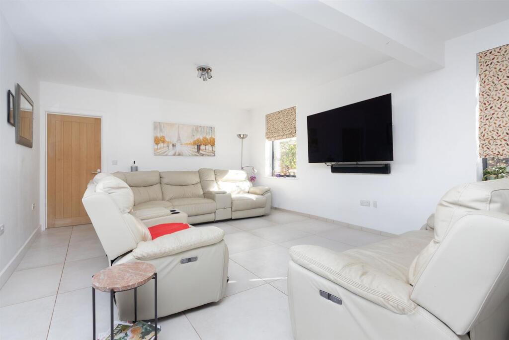 House in Rugby, Binley Woods - View 5