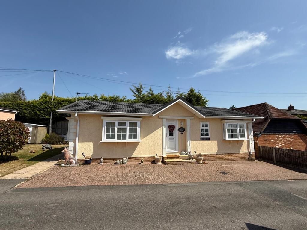 Main image of property: Layters Green Lane, Chalfont St Peter, SL9