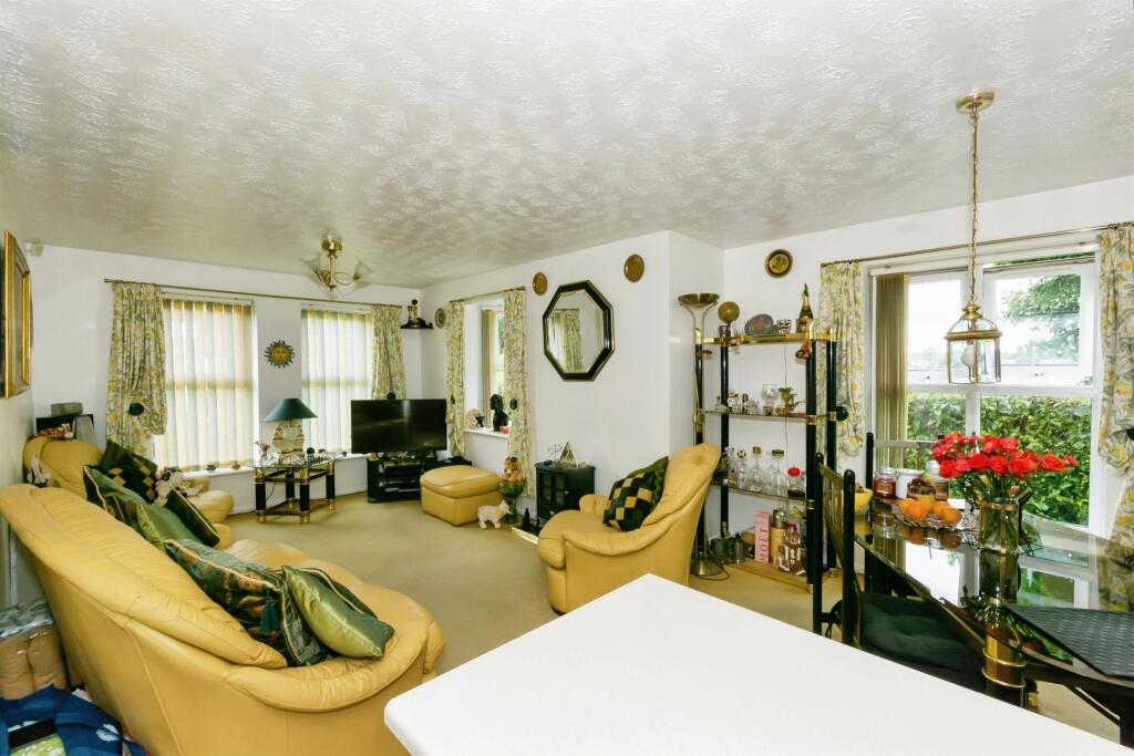 Apartment in Birmingham, West Midlands - View 2