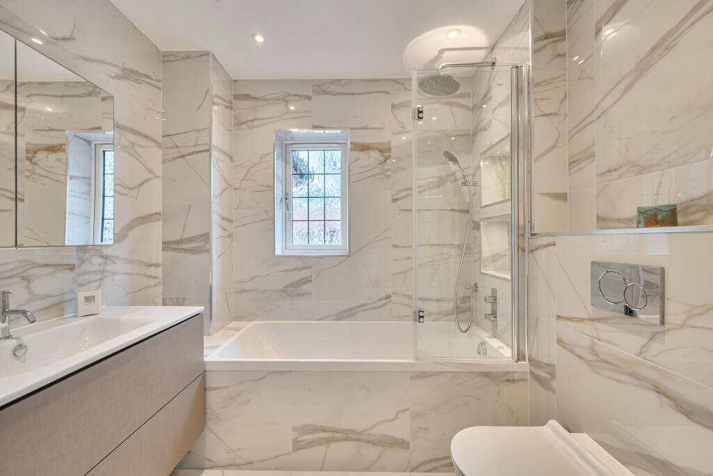 House in Kingston upon Thames - View 5