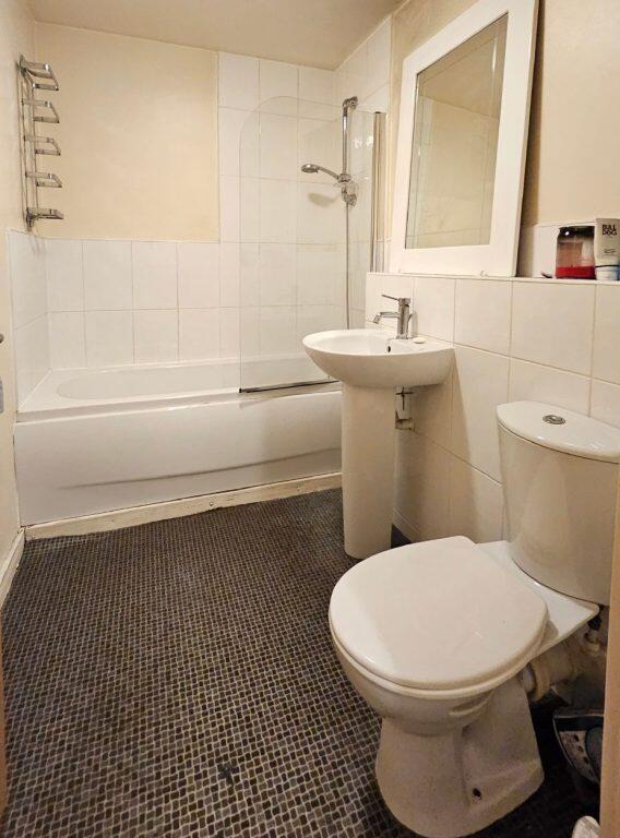 Apartment in Bolton, Dimple - More