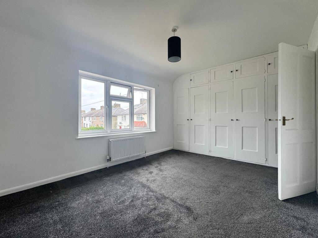House in Romford - More