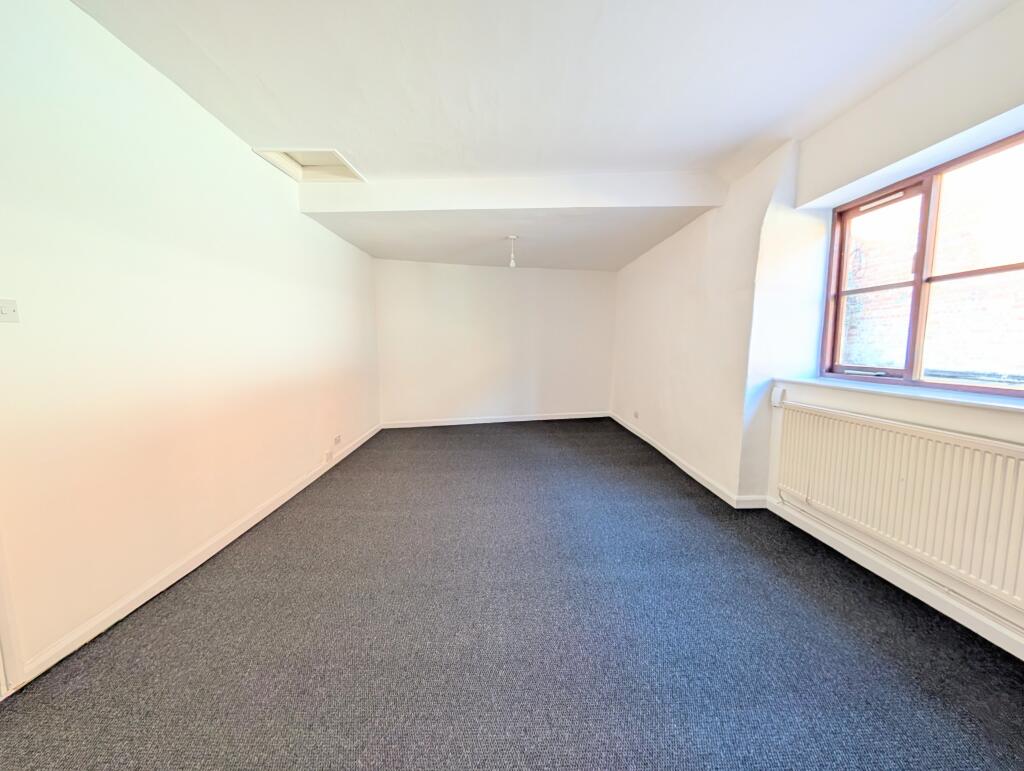 Apartment in Kettering, North Northamptonshire - More