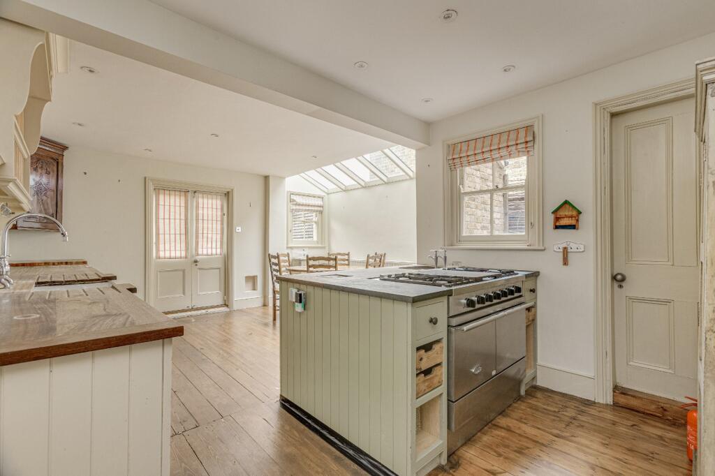 House in London - View 3