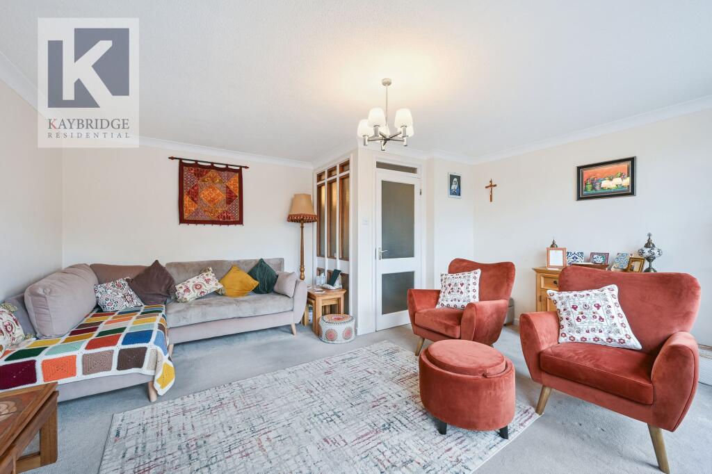 House in New Malden - More