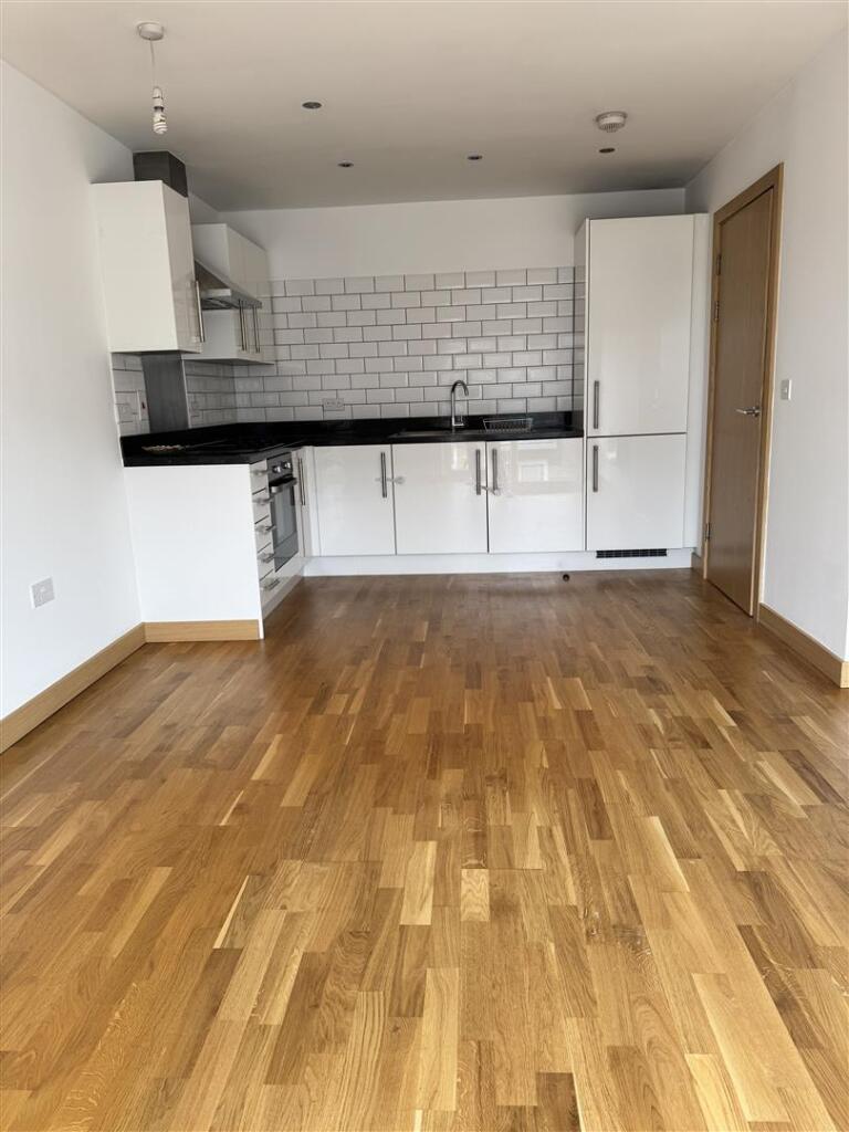 Apartment in Basildon, Essex - View 4