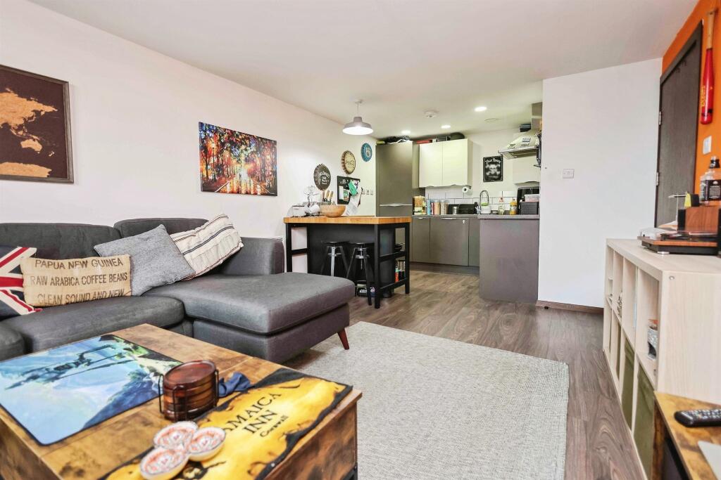 Apartment in Birmingham, Lyndon Green - View 4