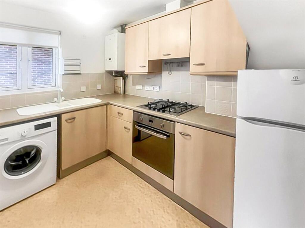 Midanbury Lane, Southampton, Hampshire, SO18 photo 3