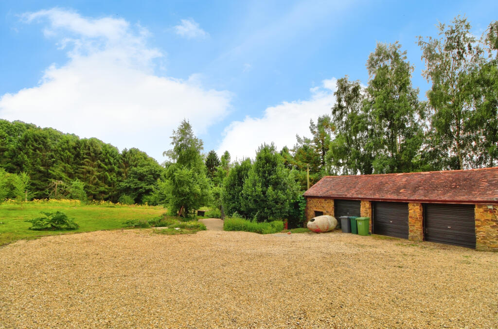 Ranters Bank, Far Forest, DY14 photo 4