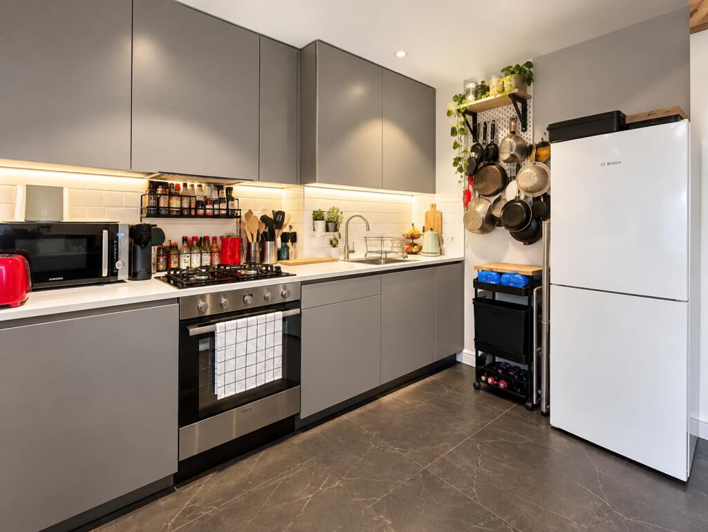 Apartment in London - View 5