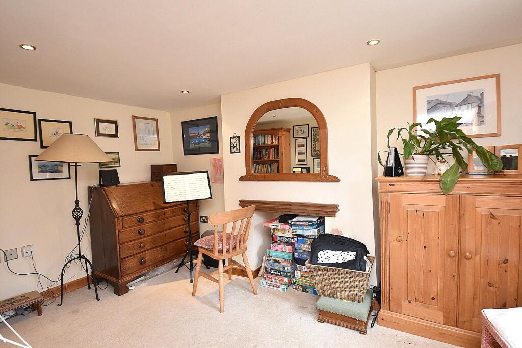 Ash End, Henstridge, Templecombe, Somerset, BA8 photo 5