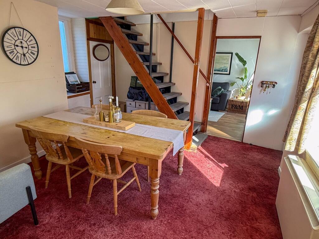 Russell Road, Newbury, RG14 photo 5