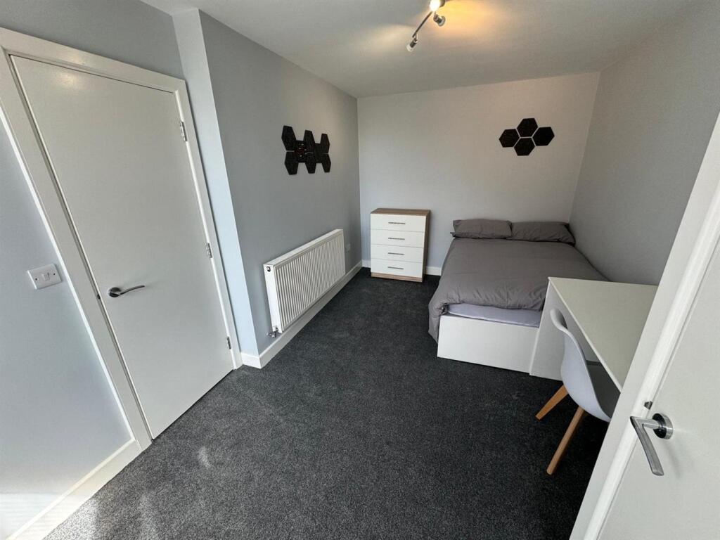 House in Leeds, Hyde Park - View 4