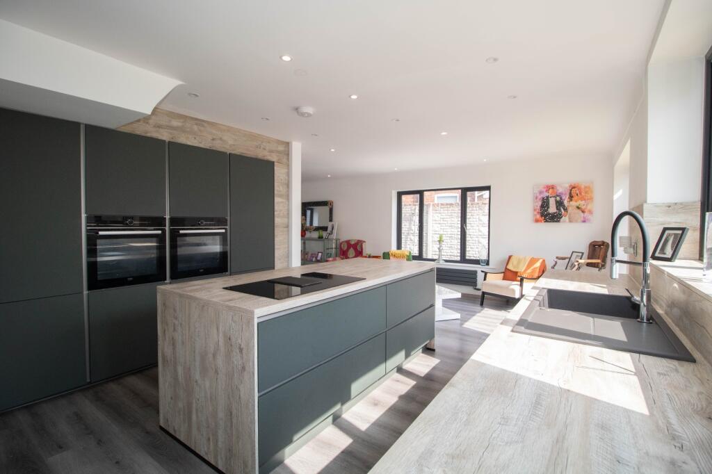 House in Chester, Hoole Village, Mickle Trafford and District - View 5