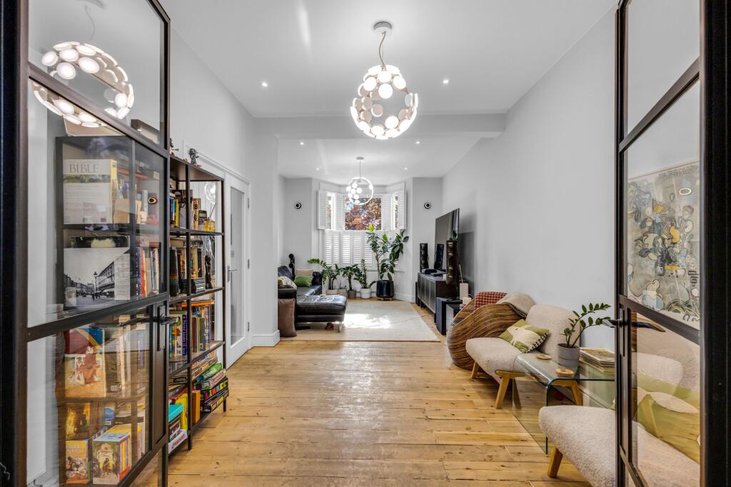 House in London, Walthamstow Village, Leyton - View 3