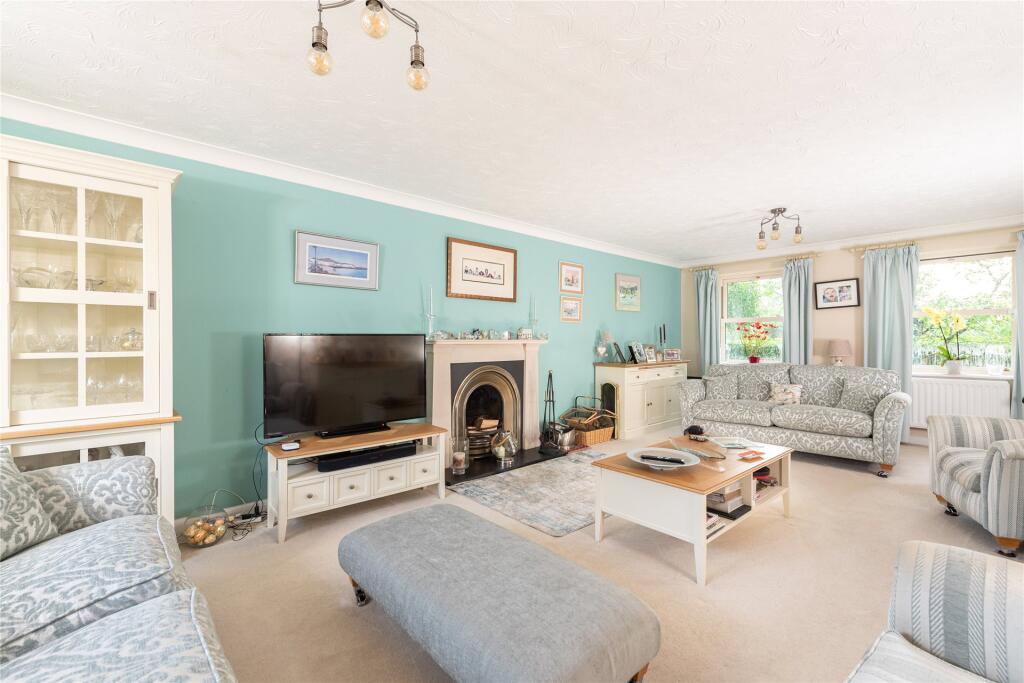 Carnoustie Drive, Great Denham, Bedfordshire, MK40 - More
