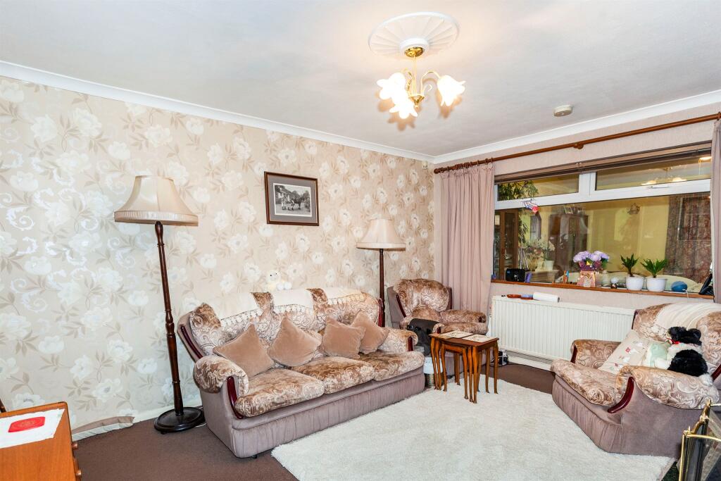 Knolton Way, Slough photo 2
